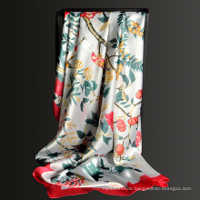 Neues Muster 135 * 135 cm Frauen floral bedruckt 100 Polyester großen quadratischen Schal